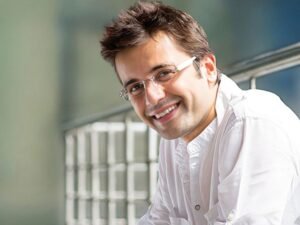 Sandeep Maheshwari: The Journey of a Visionary Motivator and Entrepreneur